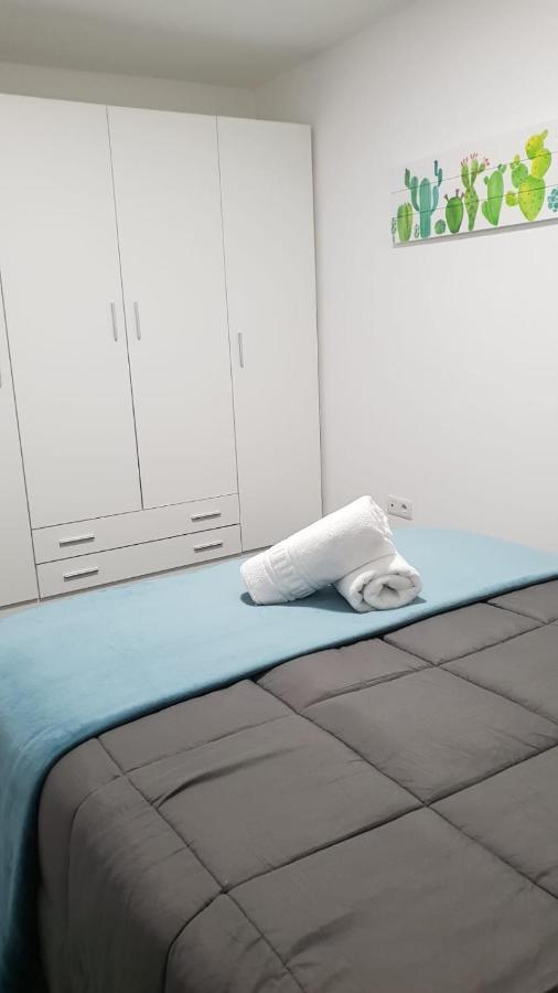 Apartament 5' CC Yumbo San Bartolome Bagian luar foto